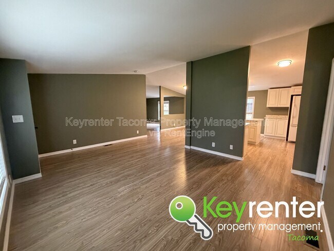 Building Photo - 121 349th St S