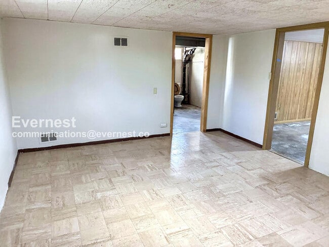 Building Photo - 710 25th Ave