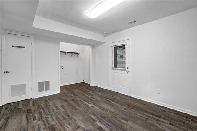 Building Photo - 4520 Coopers Creek Cir SE