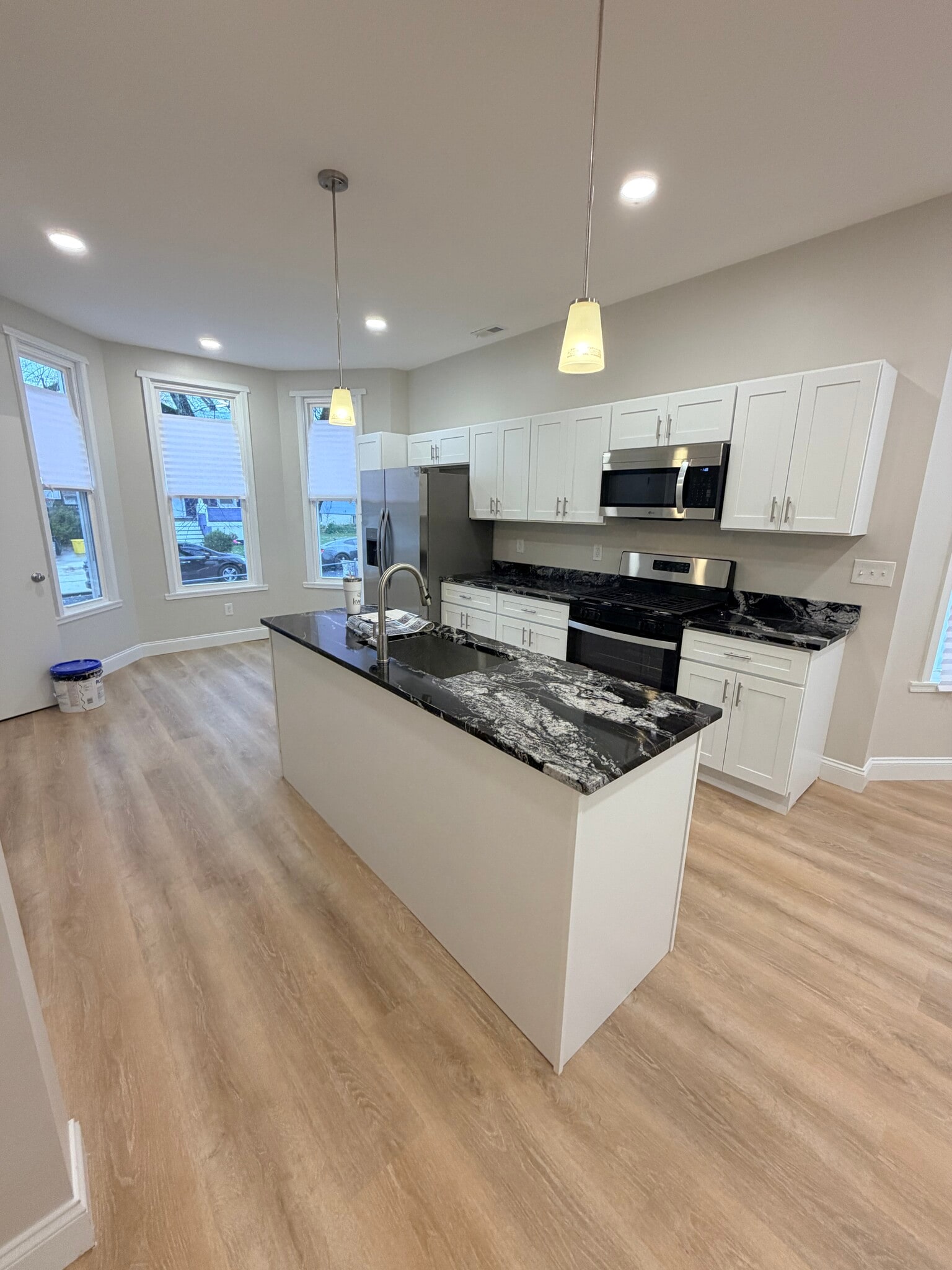 Building Photo - 3 E Overlea Ave