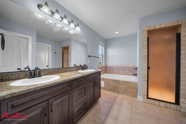 Building Photo - Charming 3 Bedroom Townhome