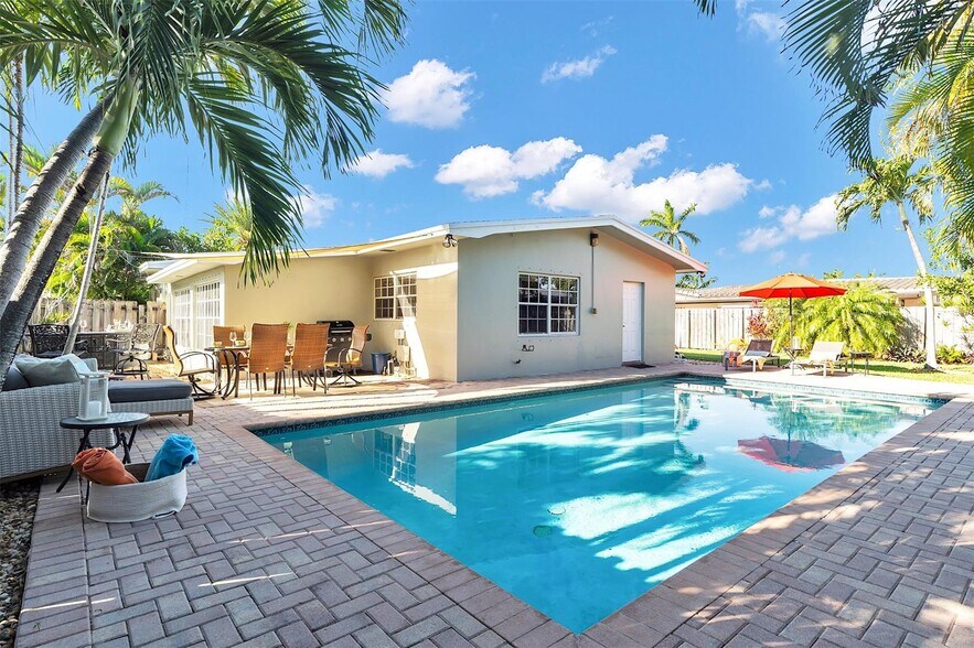 Primary Photo - 3221 Seaward Dr