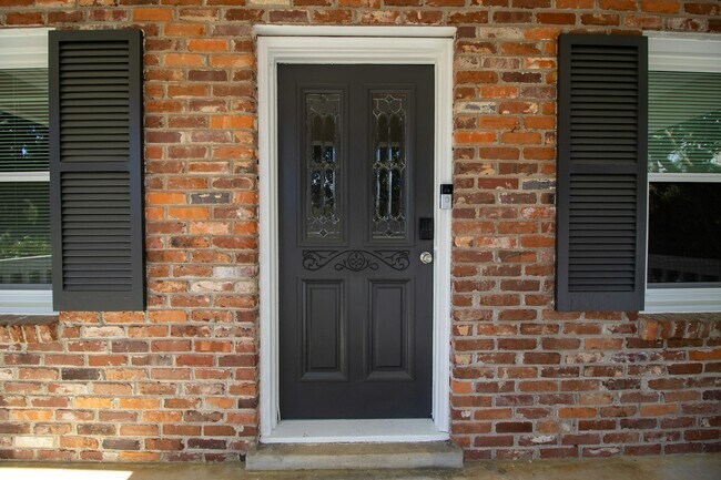 Building Photo - 1515 Sandra Dr