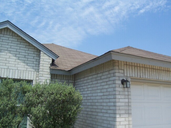 Building Photo - 3 Bedroom Home in a Great Neighborhood
