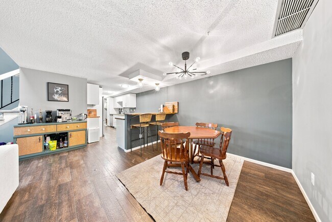 Building Photo - 2133 Tamarin Trail