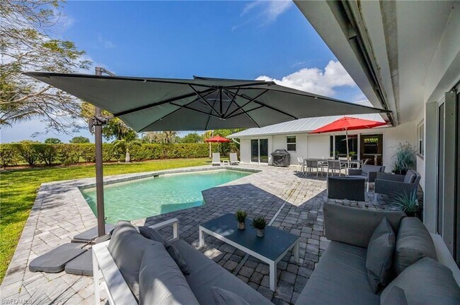 Building Photo - 409 Cypress Way E