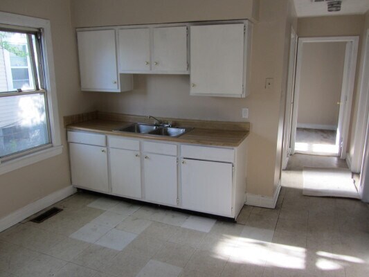 Building Photo - 2317 Ratcliffe Ave