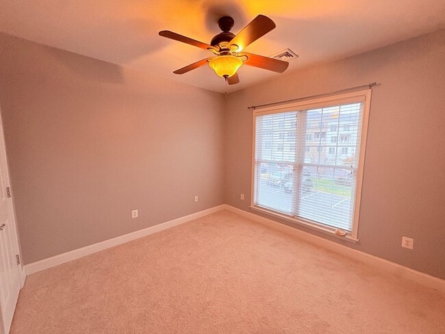 Building Photo - POTOMAC CLUB - TOWNHOUSE CONDO