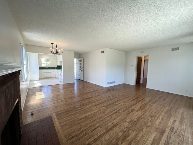 Building Photo - Charming Single Level 3-Bedroom 2-Bathroom Home With Hardwood Floors