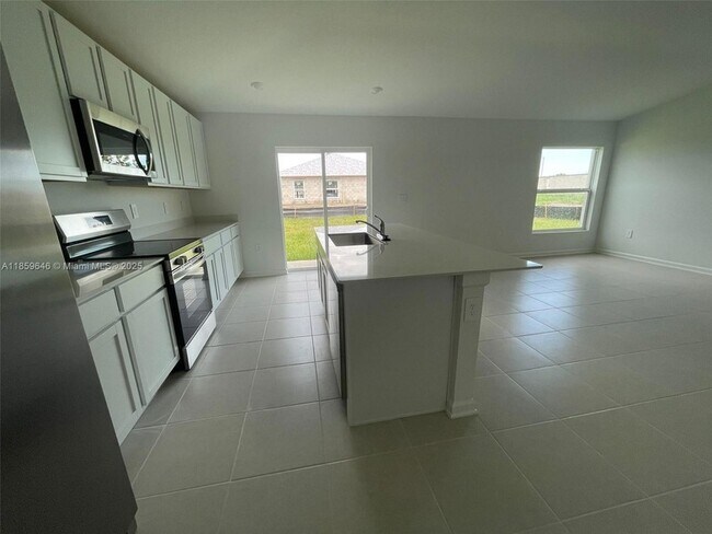 Building Photo - 1543 Jessica Blvd