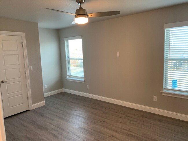 Building Photo - Executive Townhome in Bentonville