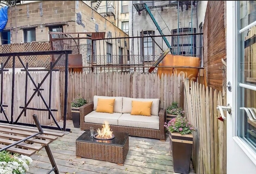 Building Photo - 52 Barrow St