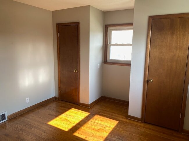 Building Photo - 166 Harbet Ave NW