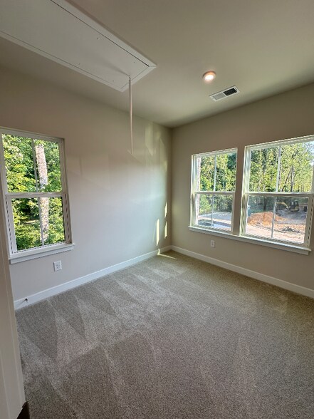 Building Photo - 418 bigwood Dr