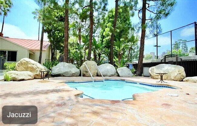 Building Photo - 5565 Canoga Ave