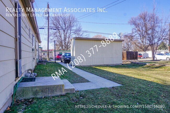 Building Photo - 2 Bedroom Duplex Between 32nd & 33rd St in...