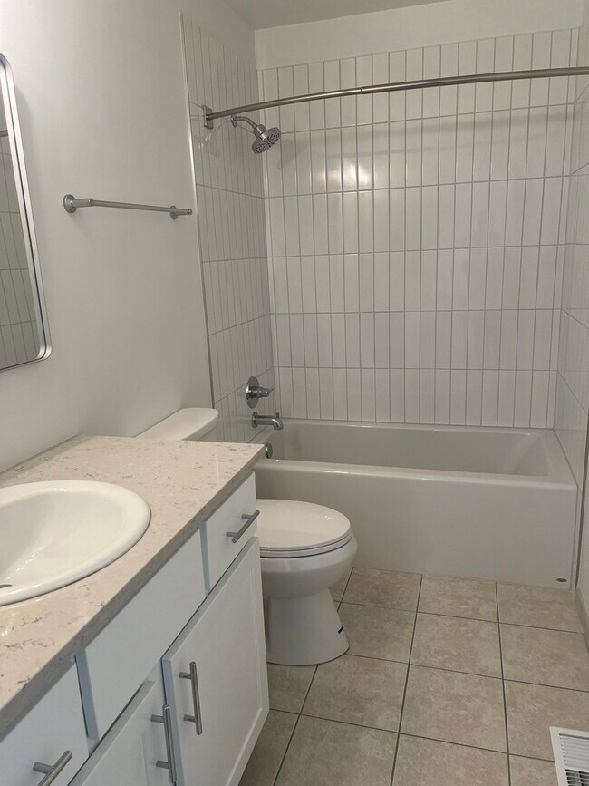 Building Photo - 1146 Regency Dr