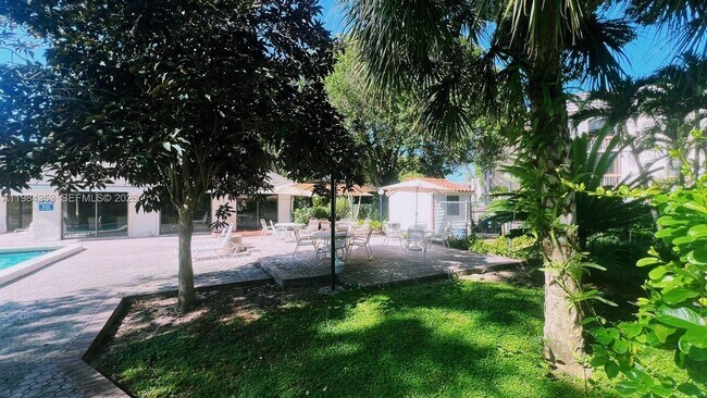 Building Photo - 8429 Forest Hills Dr