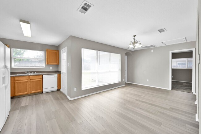 Building Photo - 2214 Shady Tree Ln