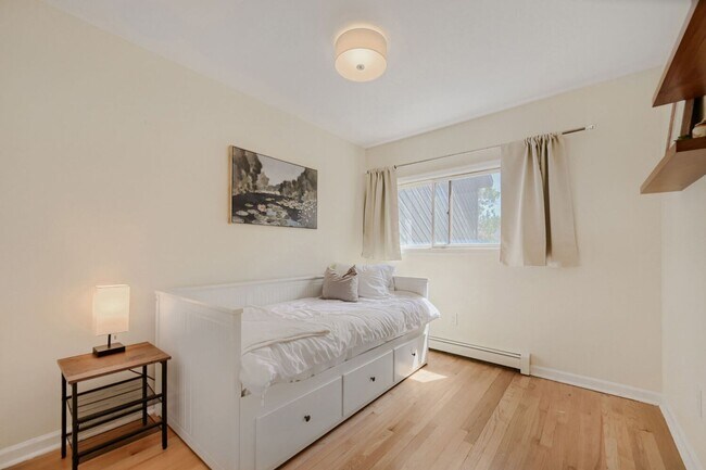 Building Photo - 3015 Edison Ct