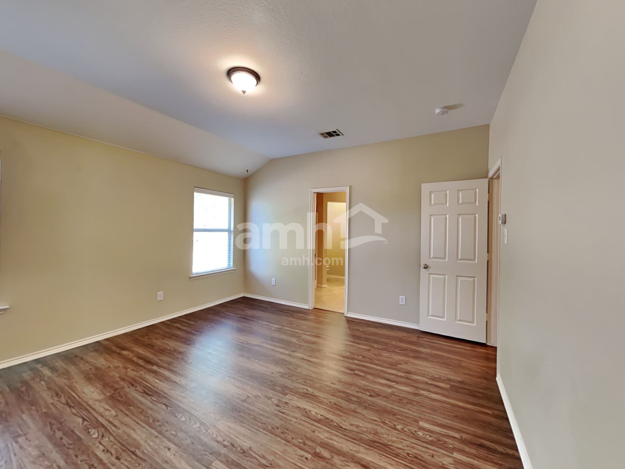 Building Photo - 905 Zoe St