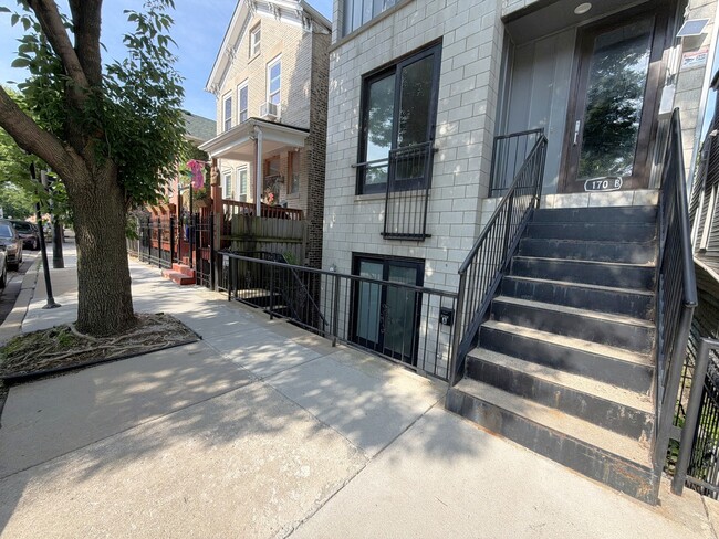 Building Photo - 1708 S Desplaines St