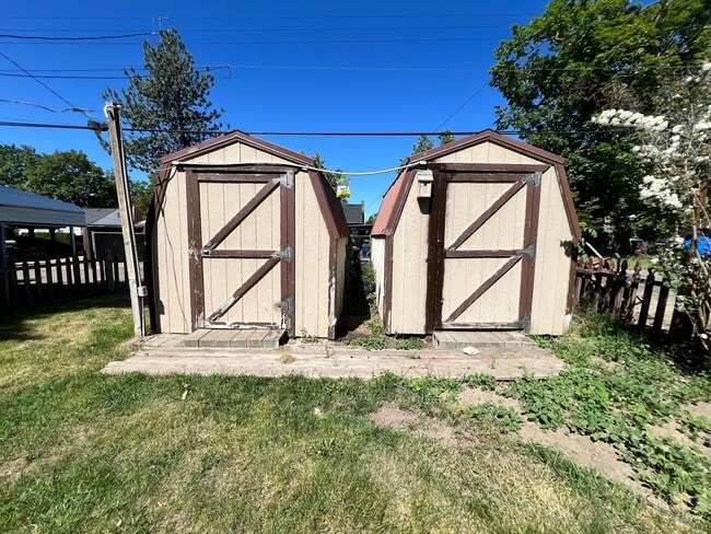 Building Photo - Adorable Shadle Bungalow - 2 Bed, 1 Bath +...