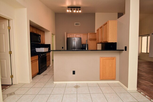 Building Photo - Bright & Open SE Tucson 3 Bed 2 Bath with ...