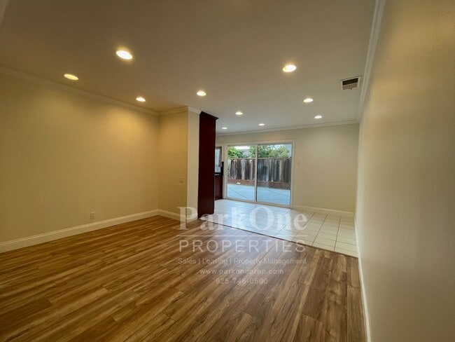 Building Photo - Nicely Update Home Now Available in the Crossings