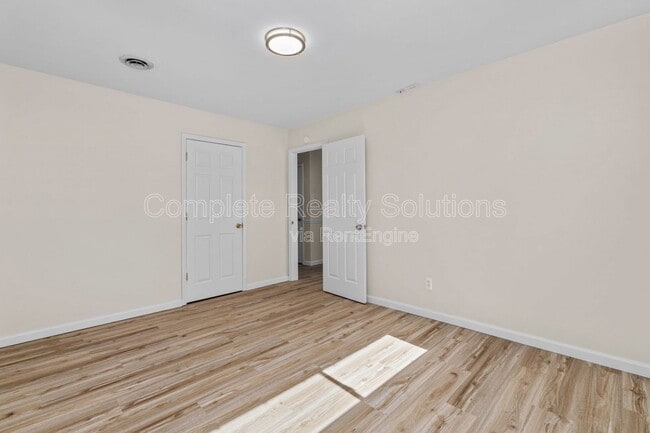 Building Photo - 1405 Flicker Dr