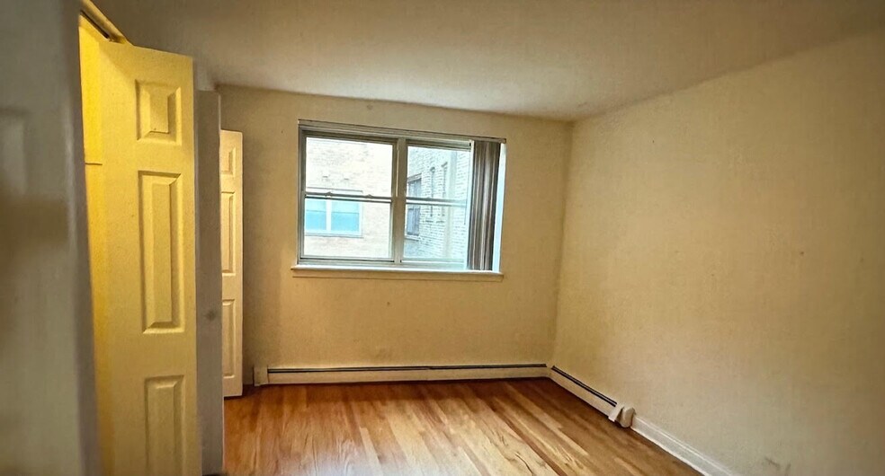 Building Photo - 3710 N Pine Grove Ave