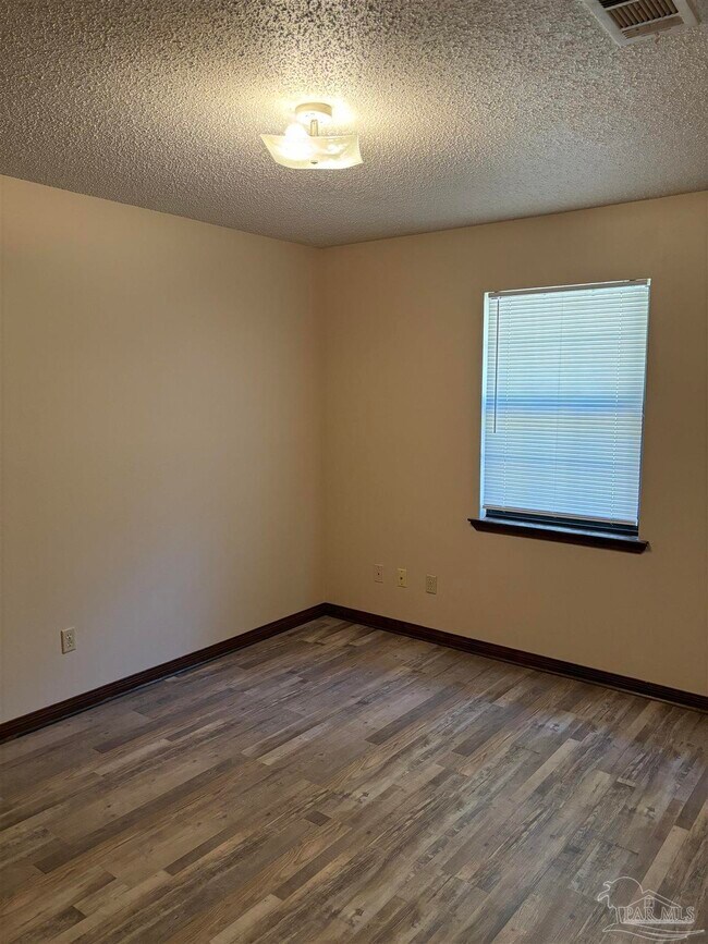 Building Photo - 5682 Crestwood Dr