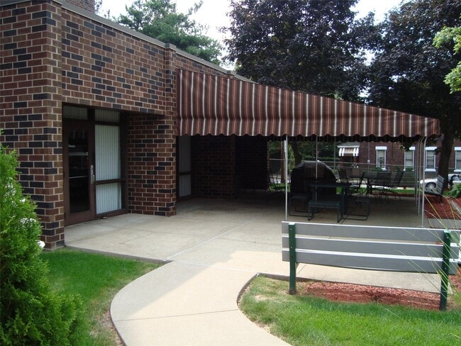 Building Photo - 1826 Monongahela Ave