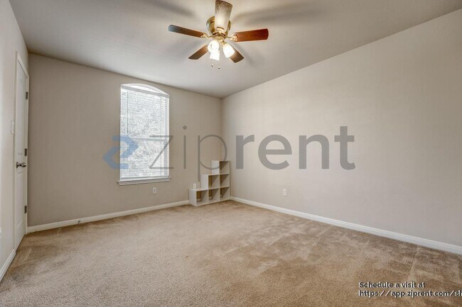 Building Photo - 706 Green Vista Ct
