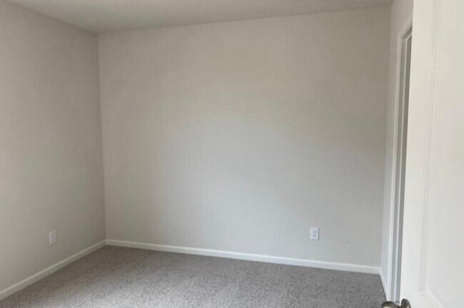 Building Photo - 816 Silvercreek Ln