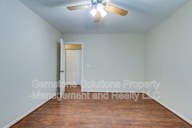 Building Photo - 1705 Granville Rd
