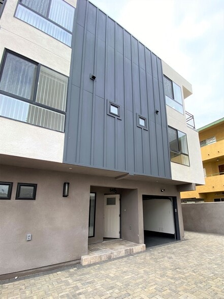 Building Photo - 545 N Kingsley Dr