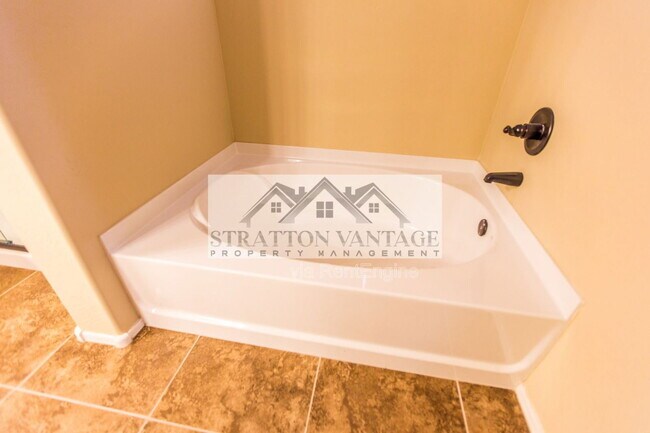 Building Photo - 976 S Adam Way