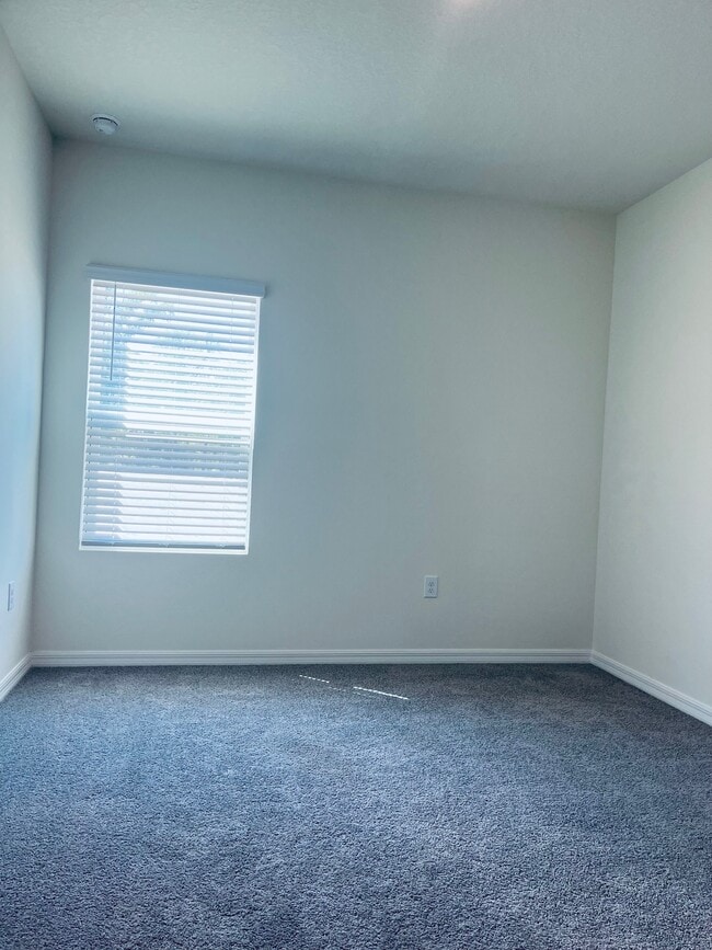 Building Photo - 5305 SW 52nd Ave