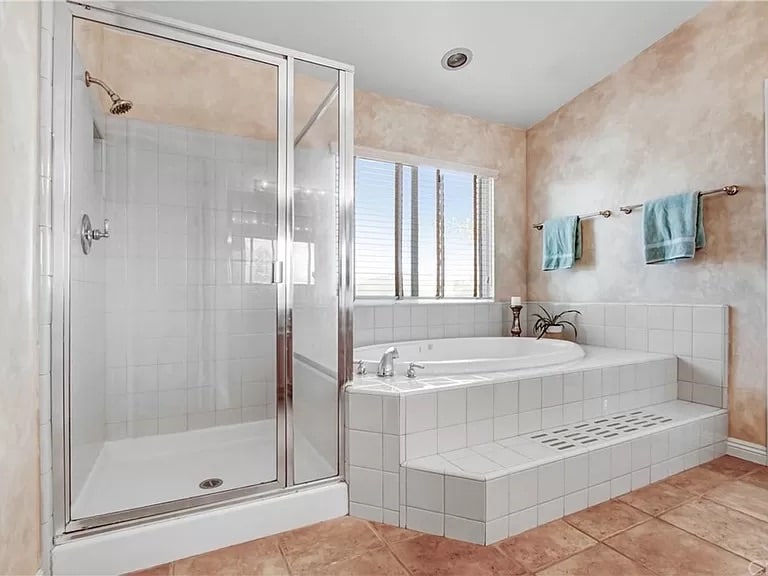 Building Photo - 2027 Warble Ct