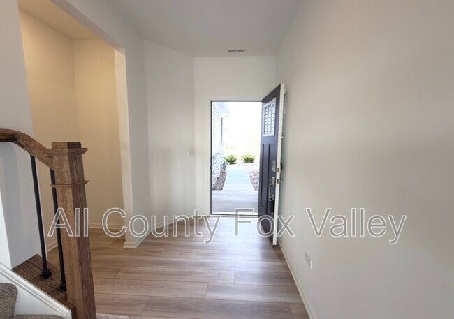 Building Photo - 1135 White Oak Cir