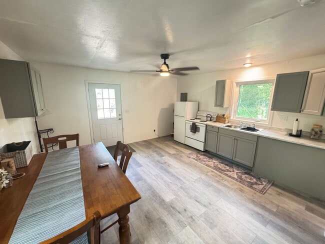 Building Photo - 815 Duckwood Ct