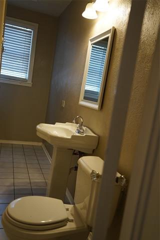 Building Photo - 1325 Barnes Dr