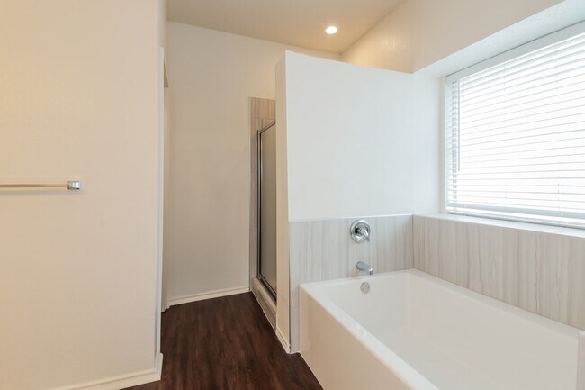 Building Photo - 8313 Spinnaker Cv