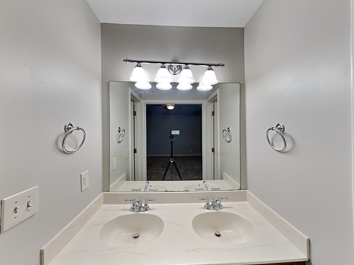Building Photo - 8878 Carroll Manor Dr
