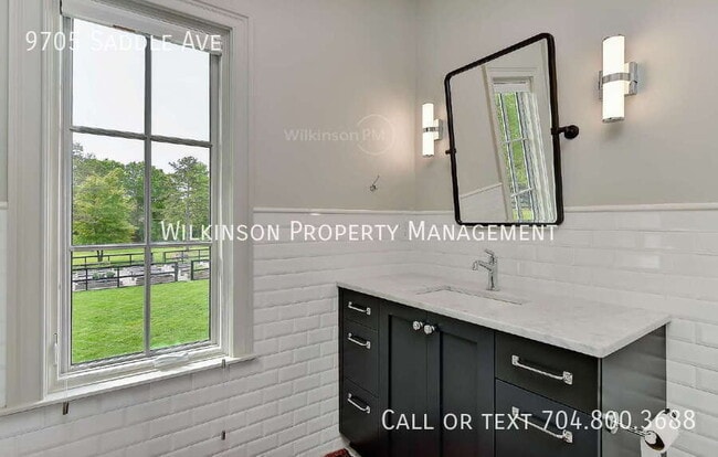 Building Photo - 9705 Saddle Ave