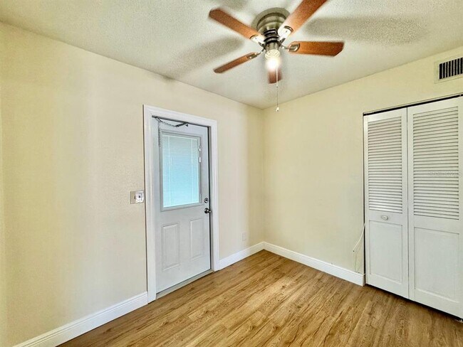 Building Photo - 865 Trotter Rd