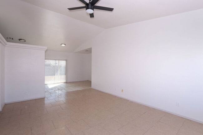 Building Photo - 9399 W Tinajas Dr