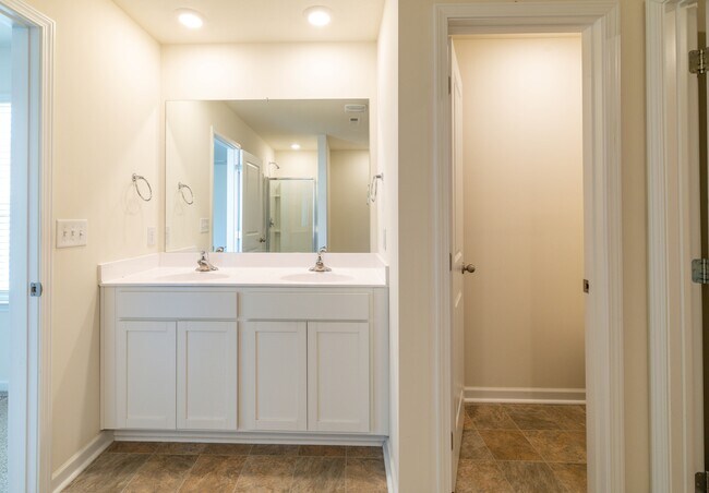 Building Photo - 4714 Willow Bluff Cir