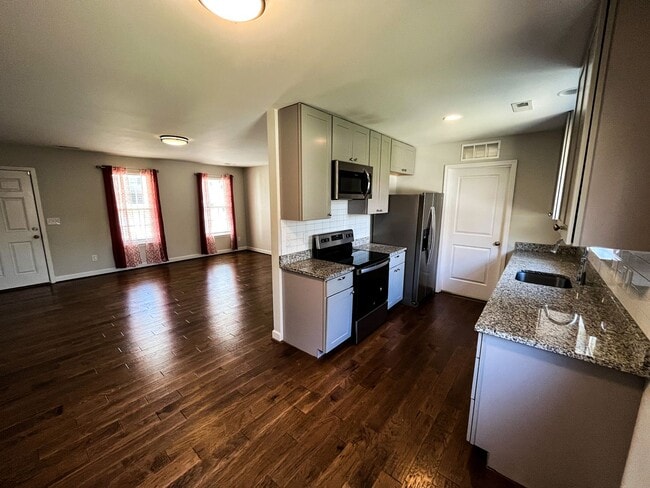 Building Photo - 3225 Ridgewood Pl Dr